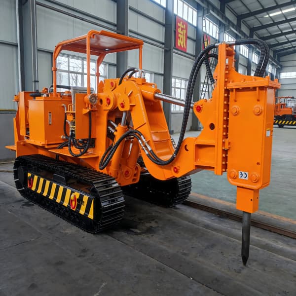 Быстросменный погрузчик для каменной щебенки с боковой разгрузкой Быстросменный погрузчик для каменной щебенки с боковой разгрузкой